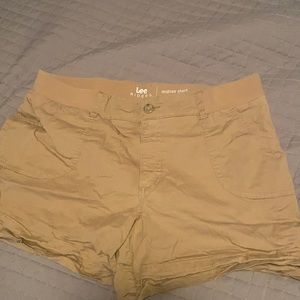 Khaki shorts lee riders